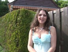 11267 - Belle petite chatte et gros seins d'une jeune femme
