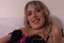 25797 210x142 - Laura bonne salope blonde tourne un porno amateur