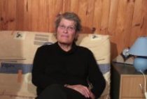 27129 210x142 - Une grand-mère s'initie au porno