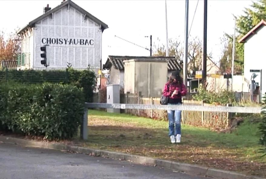 2413 1 - Jeune étudiante baisée en pleine campagne dans son village à Choisy-au-Bac